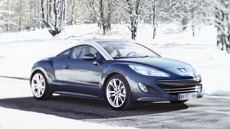 RCZ será comercializado no Brasil a partir de outubro | <a href="https://quatrorodas.abril.com.br/carros/lancamentos/peugeot-rcz-643715.shtml" rel="migration">Leia mais</a>