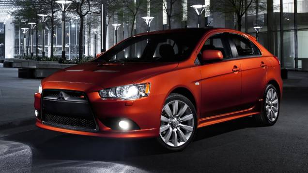 Sportback Ralliart é inspirado em modelos de rali | <a href="https://quatrorodas.abril.com.br/carros/lancamentos/mitsubishi-lancer-sportback-ralliart-643767.shtml" rel="migration">Leia mais</a> Sportback Ralliart é inspirado em modelos de rali | <a href="https://quatrorodas.abril.com.br/carros/lancamentos/mitsubishi-lancer-sportback-ralliart-643767.shtml" rel="migration">Leia mais</a>