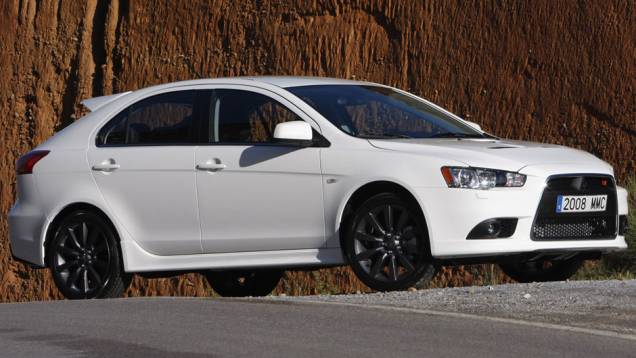 A tração é integral com três opções: asfalto, pedras e neve | <a href="https://quatrorodas.abril.com.br/carros/lancamentos/mitsubishi-lancer-sportback-ralliart-643767.shtml" rel="migration">Leia mais</a> A tração é integral com três opções: asfalto, pedras e neve | <a href="https://quatrorodas.abril.com.br/carros/lancamentos/mitsubishi-lancer-sportback-ralliart-643767.shtml" rel="migration">Leia mais</a>