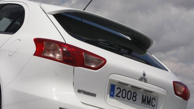 Sportback tem controle de estabilidade e tração | <a href="https://quatrorodas.abril.com.br/carros/lancamentos/mitsubishi-lancer-sportback-ralliart-643767.shtml" rel="migration">Leia mais</a> Sportback tem controle de estabilidade e tração | <a href="https://quatrorodas.abril.com.br/carros/lancamentos/mitsubishi-lancer-sportback-ralliart-643767.shtml" rel="migration">Leia mais</a>