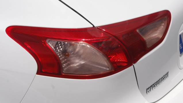 Lanternas são discretas e invadem a tampa traseira | <a href="https://quatrorodas.abril.com.br/carros/lancamentos/mitsubishi-lancer-sportback-ralliart-643767.shtml" rel="migration">Leia mais</a> Lanternas são discretas e invadem a tampa traseira | <a href="https://quatrorodas.abril.com.br/carros/lancamentos/mitsubishi-lancer-sportback-ralliart-643767.shtml" rel="migration">Leia mais</a>