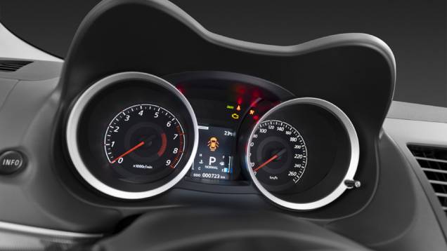 Painel ressalta esportividade | <a href="https://quatrorodas.abril.com.br/carros/lancamentos/mitsubishi-lancer-sportback-ralliart-643767.shtml" rel="migration">Leia mais</a> Painel ressalta esportividade | <a href="https://quatrorodas.abril.com.br/carros/lancamentos/mitsubishi-lancer-sportback-ralliart-643767.shtml" rel="migration">Leia mais</a>