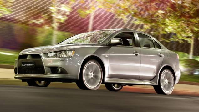 Sedã chega com preço inicial de R$ 67.990 | <a href="https://quatrorodas.abril.com.br/carros/lancamentos/mitsubishi-lancer-644557.shtml" rel="migration">Leia mais</a> Sedã chega com preço inicial de R$ 67.990 | <a href="https://quatrorodas.abril.com.br/carros/lancamentos/mitsubishi-lancer-644557.shtml" rel="migration">Leia mais</a>