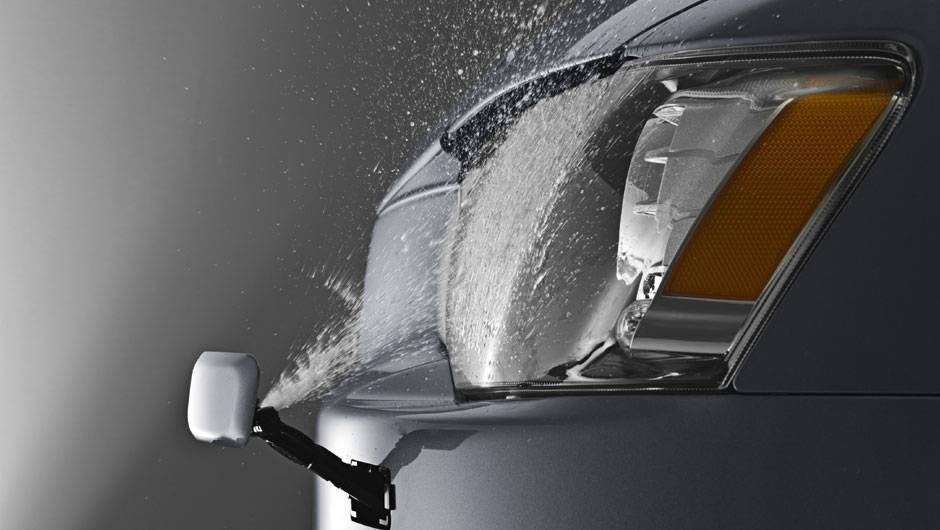 Lavadores de farol est&atilde;o dispon&iacute;veis na vers&atilde;o GT | <a href="https://quatrorodas.abril.com.br/carros/lancamentos/mitsubishi-lancer-644557.shtml" rel="migration">Leia mais</a>