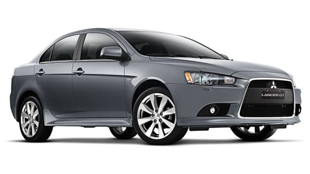 Versão topo de linha sai por R$ 89.990 | <a href="https://quatrorodas.abril.com.br/carros/lancamentos/mitsubishi-lancer-644557.shtml" rel="migration">Leia mais</a> Versão topo de linha sai por R$ 89.990 | <a href="https://quatrorodas.abril.com.br/carros/lancamentos/mitsubishi-lancer-644557.shtml" rel="migration">Leia mais</a>