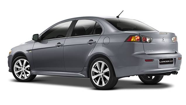 Versão GT sem opcionais sai por R$ 85.990 | <a href="https://quatrorodas.abril.com.br/carros/lancamentos/mitsubishi-lancer-644557.shtml" rel="migration">Leia mais</a>