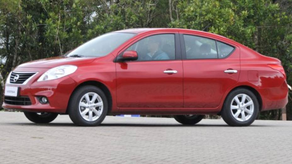 Design não é ponto forte do Versa | <a href="https://quatrorodas.abril.com.br/carros/lancamentos/nissan-versa-644769.shtml" rel="migration">Leia mais</a>