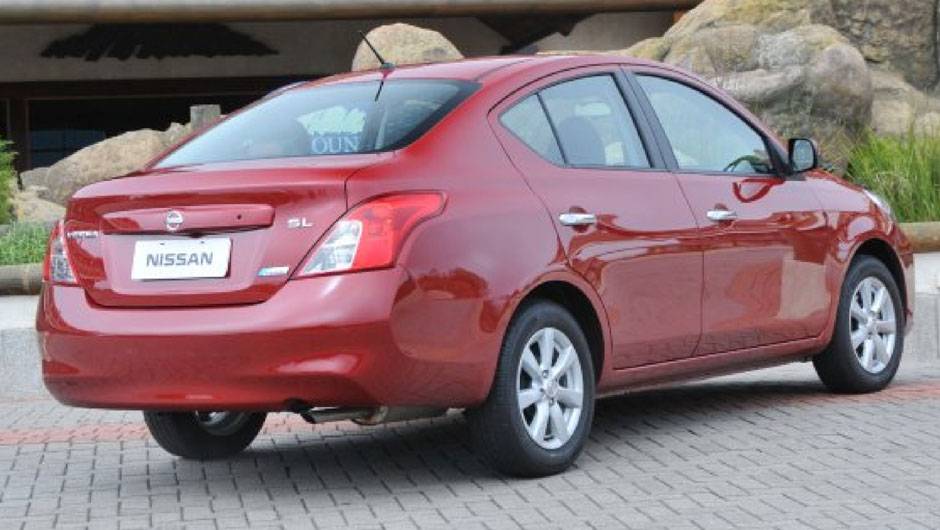 Espa&ccedil;o &eacute; o que n&atilde;o falta para passageiros e bagagem | <a href="https://quatrorodas.abril.com.br/carros/lancamentos/nissan-versa-644769.shtml" rel="migration">Leia mais</a>