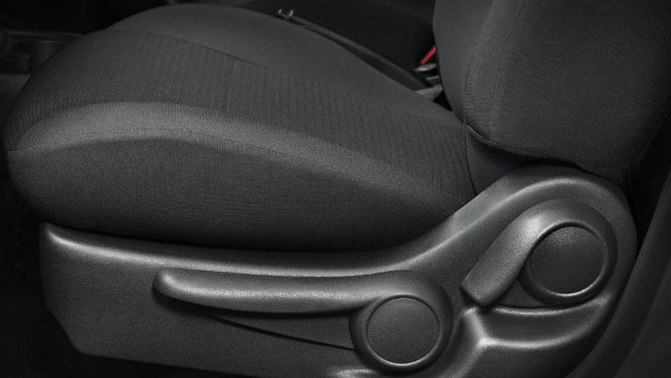 O banco do motorista tem regulagem de altura | <a href="https://quatrorodas.abril.com.br/carros/lancamentos/nissan-versa-644769.shtml" rel="migration">Leia mais</a>