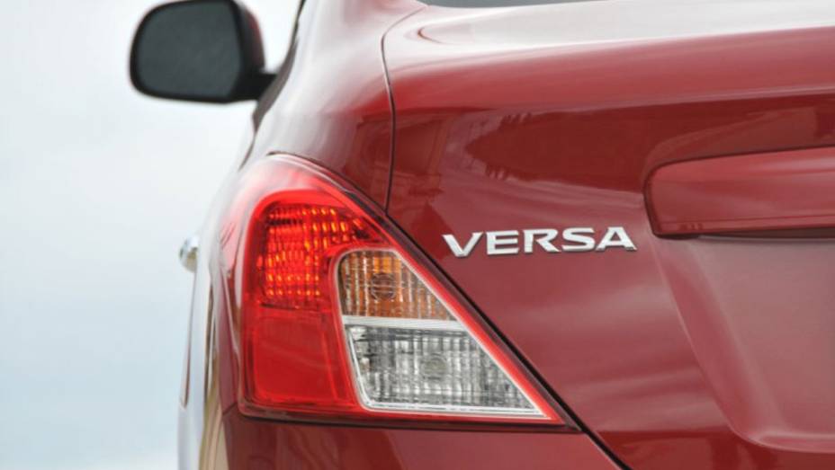 O nome Versa é inédito no Brasil | <a href="https://quatrorodas.abril.com.br/carros/lancamentos/nissan-versa-644769.shtml" rel="migration">Leia mais</a>