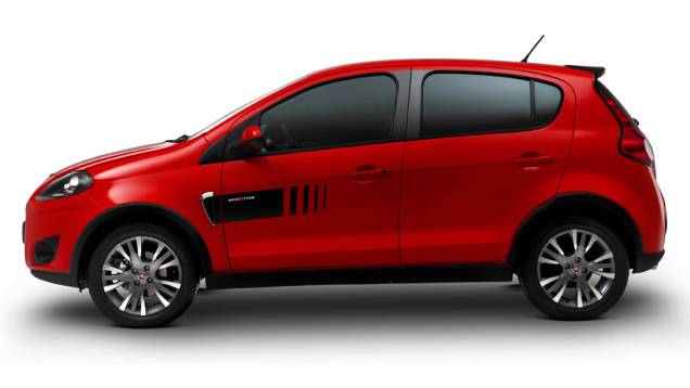 Saias laterais fazem parte do kit aerodinâmico... <a href="https://quatrorodas.abril.com.br/carros/lancamentos/novo-fiat-palio-645462.shtml" rel="migration">Leia mais</a>