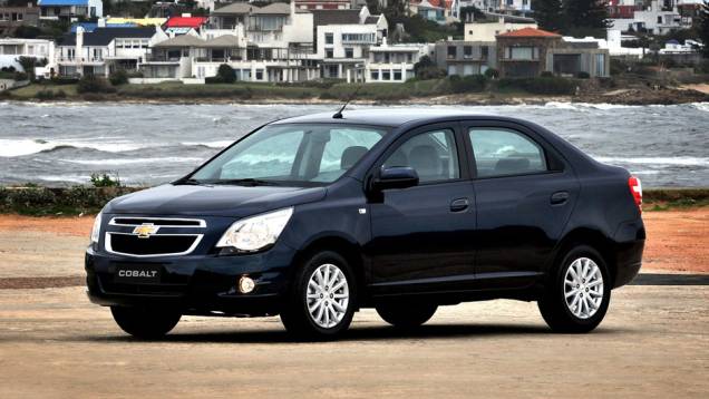 O desenho da frente segue a tendência de estilo mundial da Chevrolet. <a href="https://quatrorodas.abril.com.br/carros/lancamentos/chevrolet-cobalt-645517.shtml" rel="migration">Leia mais</a> O desenho da frente segue a tendência de estilo mundial da Chevrolet. <a href="https://quatrorodas.abril.com.br/carros/lancamentos/chevrolet-cobalt-645517.shtml" rel="migration">Leia mais</a>