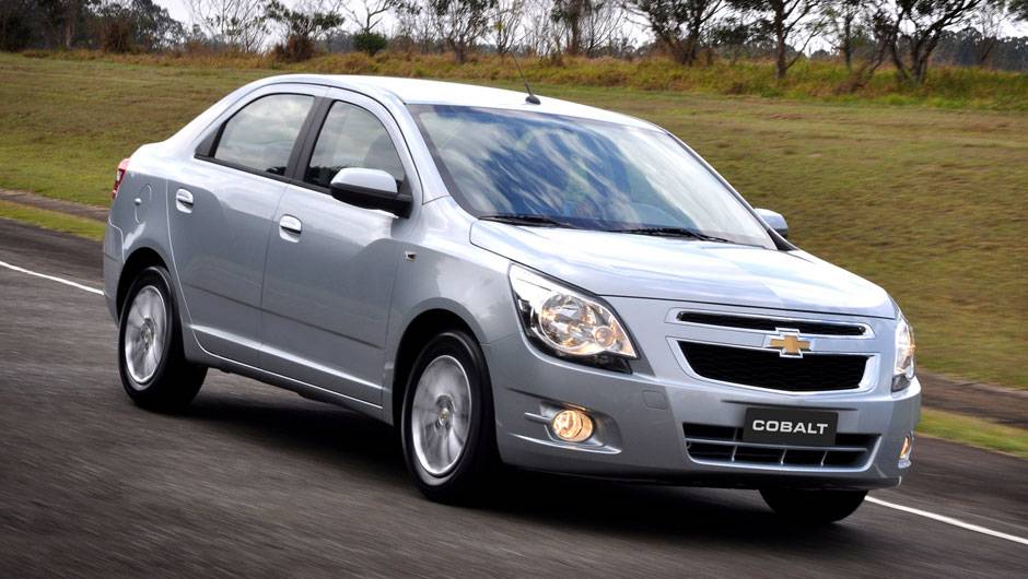 A boa dist&acirc;ncia entre-eixos faz o Cobalt se destacar pelo espa&ccedil;o interno <a href="https://quatrorodas.abril.com.br/carros/lancamentos/chevrolet-cobalt-645517.shtml" rel="migration">Leia mais</a>