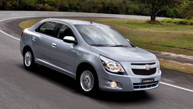 Parece, mas não é: parentesco com o Agile fica só no visual <a href="https://quatrorodas.abril.com.br/carros/lancamentos/chevrolet-cobalt-645517.shtml" rel="migration">Leia mais</a>