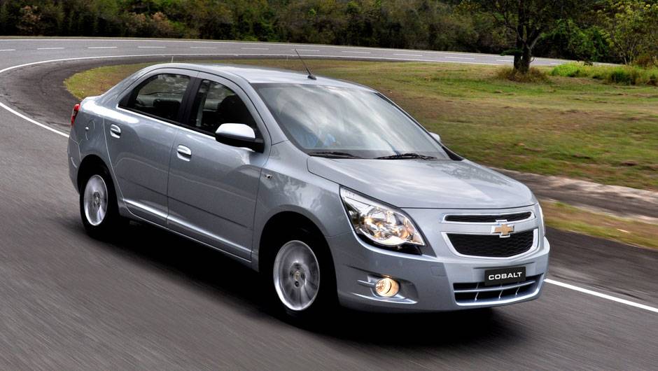 Parece, mas n&atilde;o &eacute;: parentesco com o Agile fica s&oacute; no visual <a href="https://quatrorodas.abril.com.br/carros/lancamentos/chevrolet-cobalt-645517.shtml" rel="migration">Leia mais</a>