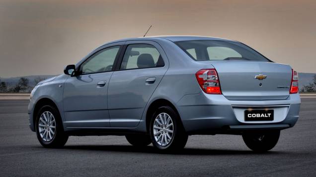 Os vincos tentam dar um ar requintado ao desenho do Cobalt <a href="https://quatrorodas.abril.com.br/carros/lancamentos/chevrolet-cobalt-645517.shtml" rel="migration">Leia mais</a> Os vincos tentam dar um ar requintado ao desenho do Cobalt <a href="https://quatrorodas.abril.com.br/carros/lancamentos/chevrolet-cobalt-645517.shtml" rel="migration">Leia mais</a>