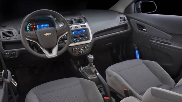 Se por fora o Cobalt lembra o Agile, por dentro ele tem personalidade própria e bom acabamento <a href="https://quatrorodas.abril.com.br/carros/lancamentos/chevrolet-cobalt-645517.shtml" rel="migration">Leia mais</a> Se por fora o Cobalt lembra o Agile, por dentro ele tem personalidade própria e bom acabamento <a href="https://quatrorodas.abril.com.br/carros/lancamentos/chevrolet-cobalt-645517.shtml" rel="migration">Leia mais</a>