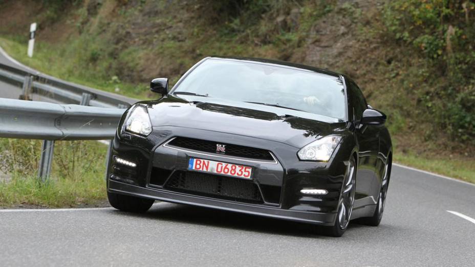 Carroceria conta com melhor rigidez torcional | <a href="http://quatrorodas.abril.com.br/noticias/nissan-faz-melhorias-gt-r-306767_p.shtml" rel="migration">Leia mais</a>