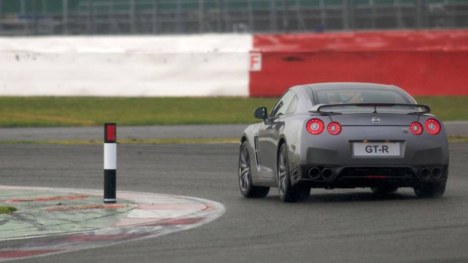 <a href="http://quatrorodas.abril.com.br/noticias/nissan-faz-melhorias-gt-r-306767_p.shtml" rel="migration">Leia mais</a>