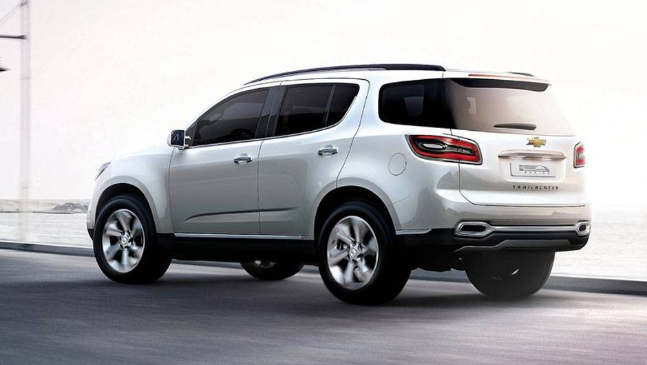 Carro tem espa&ccedil;o para sete ocupantes | <a href="https://quatrorodas.abril.com.br/noticias/gm-mostra-previa-nova-blazer-307053_p.shtml" rel="migration">Leia mais</a>