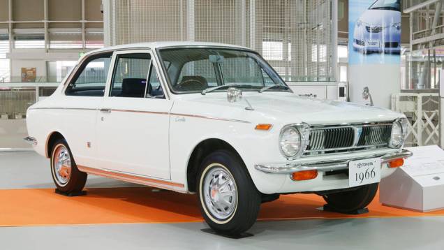 O Toyota completa 45 anos de história no mês de novembro de 2011. A primeira geração, de 66 a 70, introduziu recursos e equipamentos comparáveis aos encontrados em modelos mais sofisticados