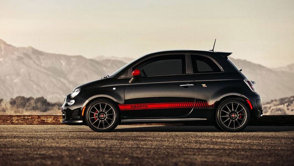 Apesar de seu tamanho, carrinho desenvolve grande pot&ecirc;ncia | <a href="https://quatrorodas.abril.com.br/reportagens/salao/fiat-500-abarth-646523.shtml" rel="migration">Leia mais</a>