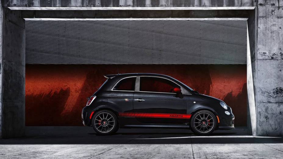 160 cavalos movem o Abarth | <a href="https://quatrorodas.abril.com.br/reportagens/salao/fiat-500-abarth-646523.shtml" rel="migration">Leia mais</a>