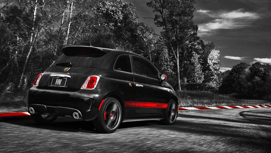 Vers&atilde;o topo de linha tamb&eacute;m tem pin&ccedil;as de freio em vermelho | <a href="https://quatrorodas.abril.com.br/reportagens/salao/fiat-500-abarth-646523.shtml" rel="migration">Leia mais</a>