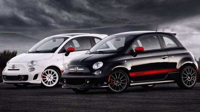 Abarth conta com rodas de 16 polegadas | <a href="https://quatrorodas.abril.com.br/reportagens/salao/fiat-500-abarth-646523.shtml" rel="migration">Leia mais</a>