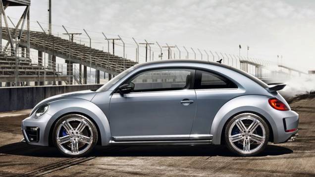 Beetle R perde o nome "New" e adota postura masculina | <a href="https://quatrorodas.abril.com.br/reportagens/salao/volkswagen-beetle-r-646644.shtml" rel="migration">Leia mais</a>