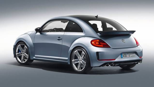 Cor "cinza sério" traz sobriedade ao modelo | <a href="https://quatrorodas.abril.com.br/reportagens/salao/volkswagen-beetle-r-646644.shtml" rel="migration">Leia mais</a> Cor "cinza sério" traz sobriedade ao modelo | <a href="https://quatrorodas.abril.com.br/reportagens/salao/volkswagen-beetle-r-646644.shtml" rel="migration">Leia mais</a>
