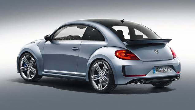 Cor "cinza sério" traz sobriedade ao modelo | <a href="https://quatrorodas.abril.com.br/reportagens/salao/volkswagen-beetle-r-646644.shtml" rel="migration">Leia mais</a>