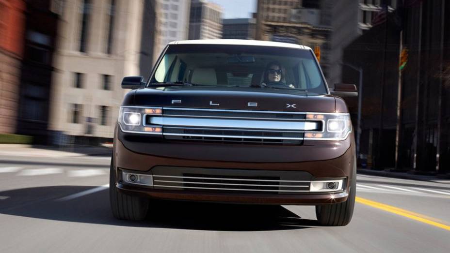 O motor que equipa o Flex é um 3.5 l V6 | <a href="https://quatrorodas.abril.com.br/reportagens/salao/ford-flex-646707.shtml" rel="migration">Leia mais</a>