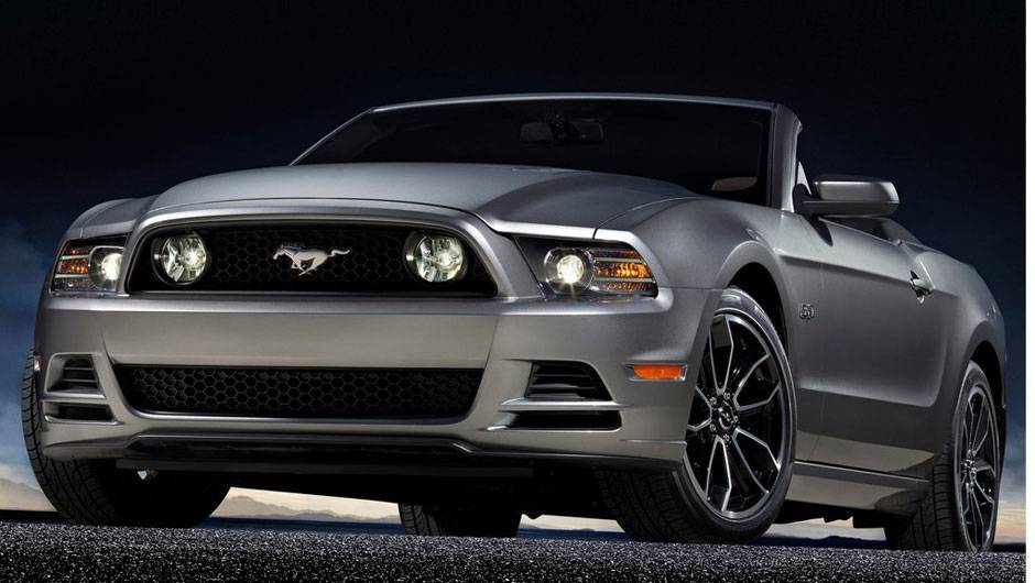 Motor V6 tamb&eacute;m equipa o Mustang