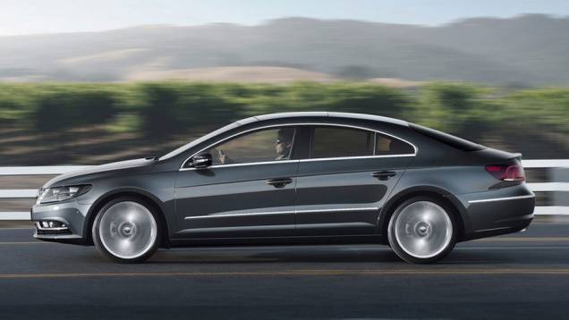 Sedã pode ter 160 ou 300 cv de potência | <a href="https://quatrorodas.abril.com.br/reportagens/salao/volkswagen-passat-cc-646509.shtml" rel="migration">Leia mais</a>