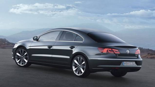 As lanternas perderam o contorno arredondado | <a href="https://quatrorodas.abril.com.br/reportagens/salao/volkswagen-passat-cc-646509.shtml" rel="migration">Leia mais</a> As lanternas perderam o contorno arredondado | <a href="https://quatrorodas.abril.com.br/reportagens/salao/volkswagen-passat-cc-646509.shtml" rel="migration">Leia mais</a>