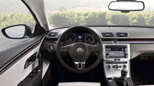 Modelo só ganhou novos revestimentos | <a href="https://quatrorodas.abril.com.br/reportagens/salao/volkswagen-passat-cc-646509.shtml" rel="migration">Leia mais</a> Modelo só ganhou novos revestimentos | <a href="https://quatrorodas.abril.com.br/reportagens/salao/volkswagen-passat-cc-646509.shtml" rel="migration">Leia mais</a>