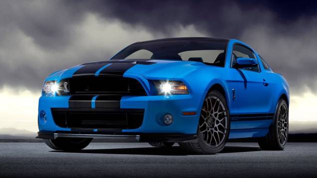 O Shelby GT500 chega ao mercado norte-americano como modelo 2013 | <a href="https://quatrorodas.abril.com.br/reportagens/salao/ford-shelby-gt500-2013-646529.shtml" rel="migration">Leia mais</a>