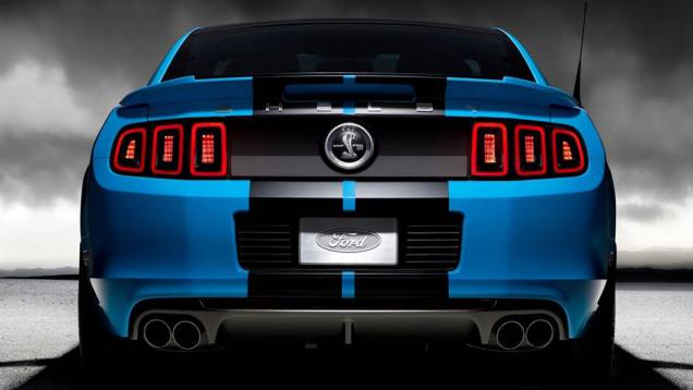 O esportivo pode ser equipado com os pacotes Performance Package | <a href="https://quatrorodas.abril.com.br/reportagens/salao/ford-shelby-gt500-2013-646529.shtml" rel="migration">Leia mais</a>