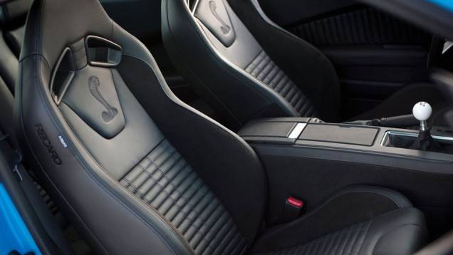Amortecedores com ajustes eletrônicos da Bilstein são opcionais | <a href="https://quatrorodas.abril.com.br/reportagens/salao/ford-shelby-gt500-2013-646529.shtml" rel="migration">Leia mais</a> Amortecedores com ajustes eletrônicos da Bilstein são opcionais | <a href="https://quatrorodas.abril.com.br/reportagens/salao/ford-shelby-gt500-2013-646529.shtml" rel="migration">Leia mais</a>