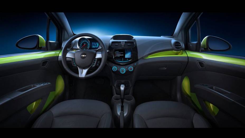 Espaço interno do compacto é generoso | <a href="https://quatrorodas.abril.com.br/reportagens/salao/chevrolet-spark-646704.shtml" rel="migration">Leia mais</a>