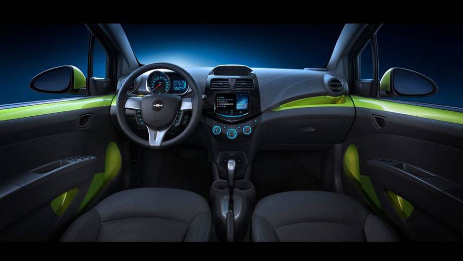 Espa&ccedil;o interno do compacto &eacute; generoso | <a href="https://quatrorodas.abril.com.br/reportagens/salao/chevrolet-spark-646704.shtml" rel="migration">Leia mais</a>