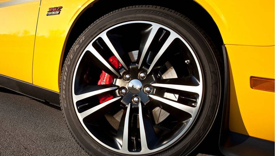 Yellow Jacket desenvolve 470 cavalos de pot&ecirc;ncia | <a href="https://quatrorodas.abril.com.br/reportagens/salao/dodge-challenger-srt8-srt8-392-yellow-jacket-646706.shtml" rel="migration">Leia mais</a>