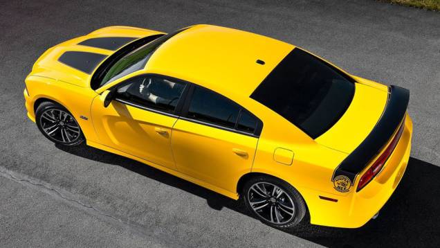 Modelo conta com decalques específicos da edição | <a href="https://quatrorodas.abril.com.br/salao-do-automovel/2012/carros/charger-srt8-super-bee-703995.shtml" rel="migration">Leia mais</a> Modelo conta com decalques específicos da edição | <a href="https://quatrorodas.abril.com.br/salao-do-automovel/2012/carros/charger-srt8-super-bee-703995.shtml" rel="migration">Leia mais</a>