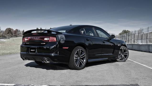 Rodas de 20 polegadas equipam o Super Bee | <a href="https://quatrorodas.abril.com.br/salao-do-automovel/2012/carros/charger-srt8-super-bee-703995.shtml" rel="migration">Leia mais</a> Rodas de 20 polegadas equipam o Super Bee | <a href="https://quatrorodas.abril.com.br/salao-do-automovel/2012/carros/charger-srt8-super-bee-703995.shtml" rel="migration">Leia mais</a>