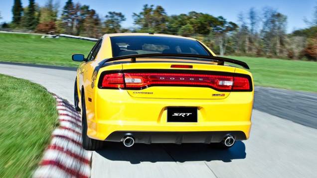 Modelo desenvolve 470 cavalos de potência | <a href="https://quatrorodas.abril.com.br/salao-do-automovel/2012/carros/charger-srt8-super-bee-703995.shtml" rel="migration">Leia mais</a> Modelo desenvolve 470 cavalos de potência | <a href="https://quatrorodas.abril.com.br/salao-do-automovel/2012/carros/charger-srt8-super-bee-703995.shtml" rel="migration">Leia mais</a>