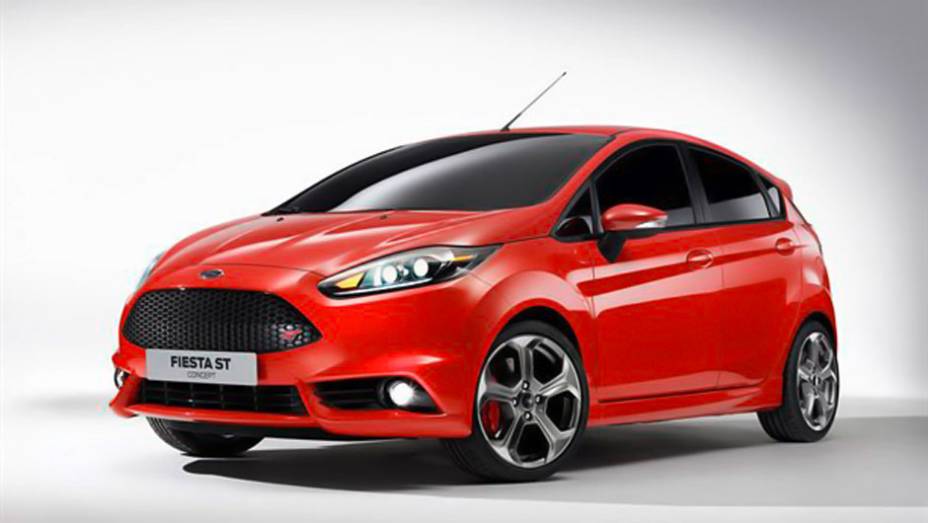 Modelo se diferencia da versão mostrada em Frankfurt porque conta com cinco portas | <a href="https://quatrorodas.abril.com.br/reportagens/salao/ford-fiesta-st-646625.shtml" rel="migration">Leia mais</a>