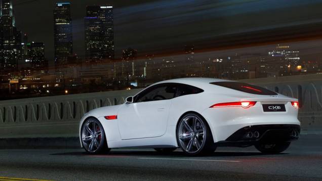 Modelo ganhou uma pintura na cor White Pearl | <a href="https://quatrorodas.abril.com.br/reportagens/salao/jaguar-c-x16-646589.shtml" rel="migration">Leia mais</a> Modelo ganhou uma pintura na cor White Pearl | <a href="https://quatrorodas.abril.com.br/reportagens/salao/jaguar-c-x16-646589.shtml" rel="migration">Leia mais</a>