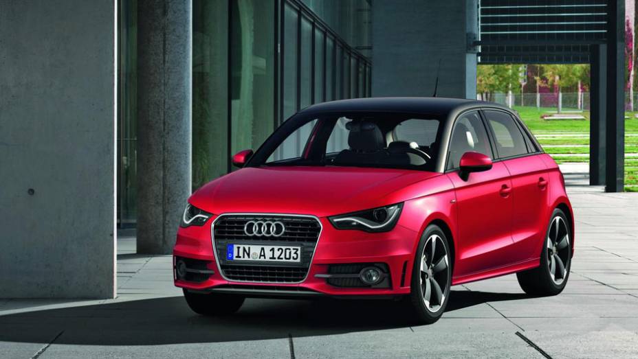 As duas portas extras não prejudicaram o design do A1 | <a href="https://quatrorodas.abril.com.br/carros/lancamentos/audi-a1-sportback-646768.shtml" rel="migration">Leia mais</a>