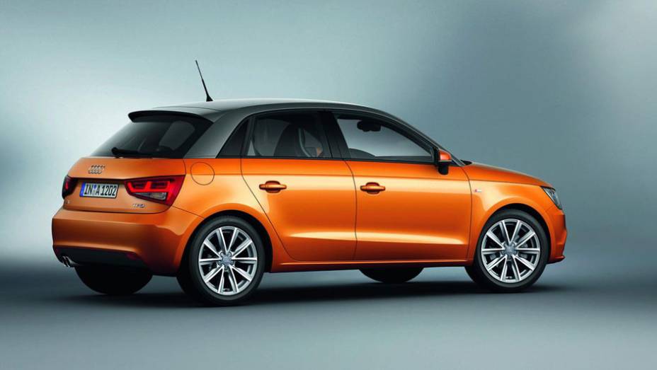 A cor Samoa Orange é uma exclusividade do novo modelo | <a href="https://quatrorodas.abril.com.br/carros/lancamentos/audi-a1-sportback-646768.shtml" rel="migration">Leia mais</a>